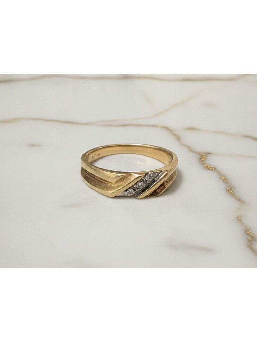 10KT Gold Diamonds size 8.5 wt 4.9g